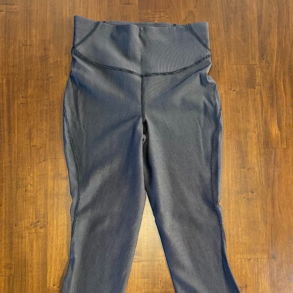 Lululemon Base Pace High-Rise Tight 25" Two-Tone Ribbed in Black / Gull Grey - Picture 2 of 9